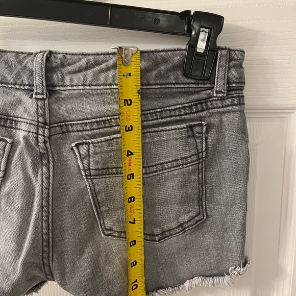 GAP Gray Frayed Hem Distressed Jean Shorts - Picture 4 of 4